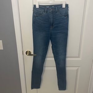 Old Navy Size 8 tall Rockstar Super Skinny Jean
